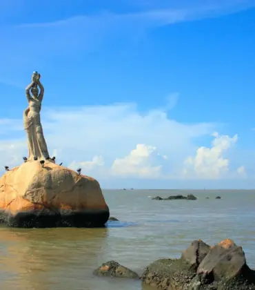 Das legendäre Zhuhai: Ein Fotografenleitfaden zum Fischermädchen und den “Sonnen- und Mondmuscheln”
