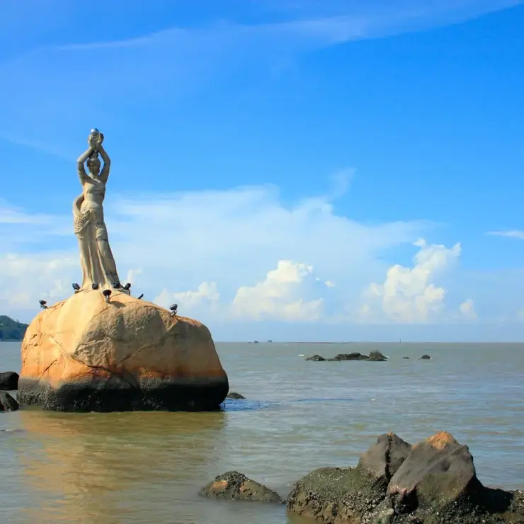 Iconic Zhuhai: A Photographer’s Guide to the Fisher Girl and the “Sun and Moon” Shells